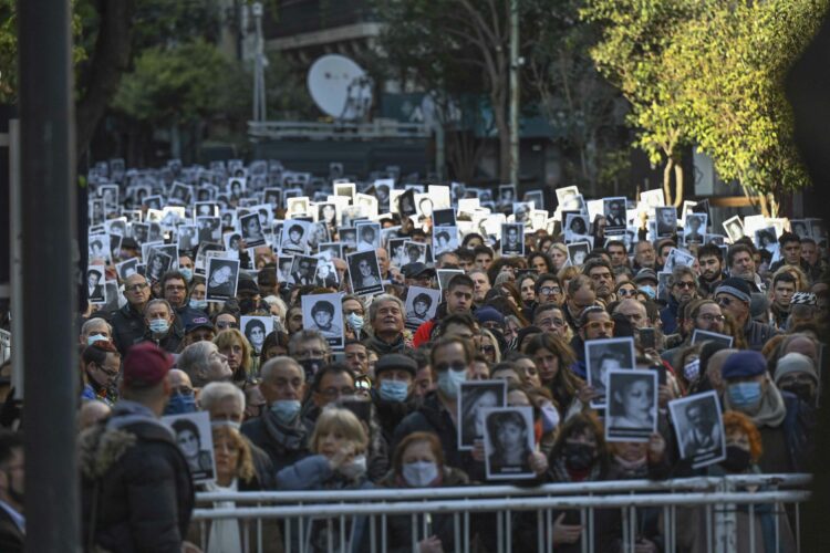 Homenaje y reclamo de la Amia en un nuevo aniversario del atentado: la causa judicial es "un fracaso humillante"