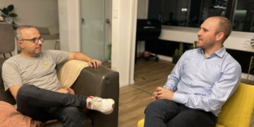 Reapareció Guzmán junto a un empresario de buena sintonía con el Gobierno