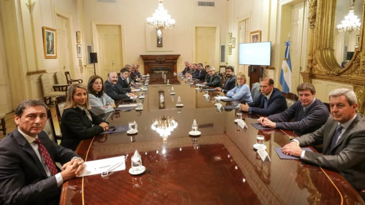 Gobernadores peronistas se reúnen con Fernández en medio de los rumores de cambios de gabinete