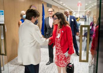 Batakis regresó al país y reina la incertidumbre por su futuro