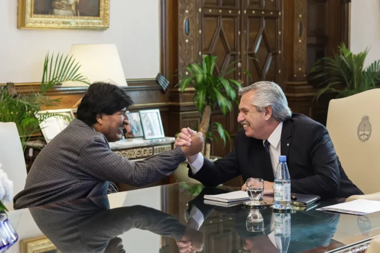 Fernández se reunió con Evo Morales en el marco del Día de la Confraternidad