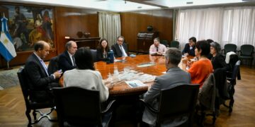 Los turistas extranjeros podrán vender hasta US$ 5.000 a tipo de cambio financiero