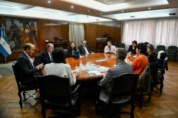 Los turistas extranjeros podrán vender hasta US$ 5.000 a tipo de cambio financiero