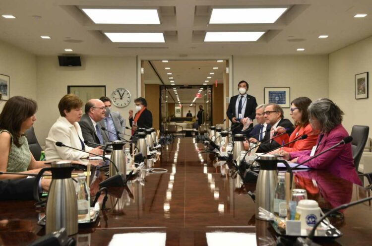 El FMI mantiene las proyecciones de crecimiento de Argentina en 4% pero reduce las mundiales