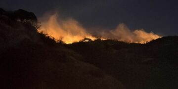 Logran contener gran parte del incendio en el Dique Los Molinos