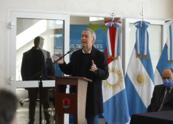 La Provincia inauguró la ampliación de la red cloacal y anunció más obras en el sector