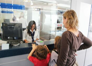 Agilizan el trámite en fronteras y aeropuertos para autorizar a menores a salir del país