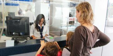 Agilizan el trámite en fronteras y aeropuertos para autorizar a menores a salir del país