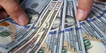 El dólar blue sigue rompiendo récords y cierra la jornada a $290