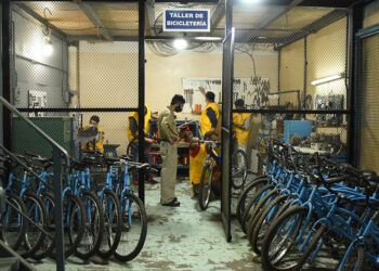 Desde la cárcel, acondicionan bicicletas que serán parte de un nuevo transporte público en Córdoba