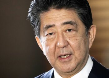 Asesinaron a balazos al ex primer ministro de Japón Shinzo Abe cuando daba un discurso