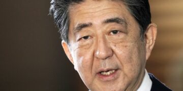 Asesinaron a balazos al ex primer ministro de Japón Shinzo Abe cuando daba un discurso