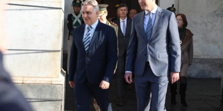 Presentaron la nueva guardia de honor del Cabildo histórico