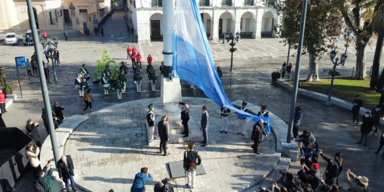 Presentaron la nueva guardia de honor del Cabildo histórico