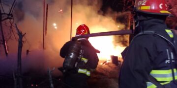 Por una disputa, balearon a un joven y luego le incendiaron la casa