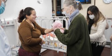 El hogar Padre La Mónaca entregó tejidos a niños internados en el Hospital Infantil