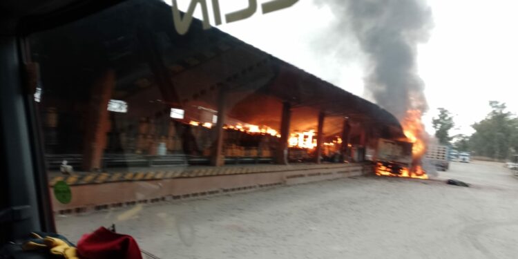 Bomberos logran contener exitosamente un incendio en una planta de gas de El Quebrachal