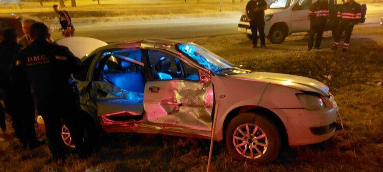 Un tren colisionó con un auto y dejó como saldo un herido