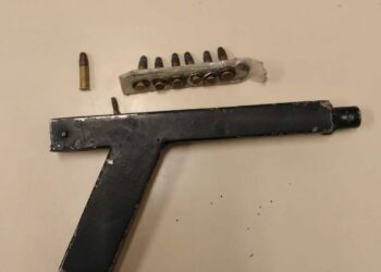 Un alumno de 16 años llevó un arma a la escuela y las autoridades activaron el protocolo