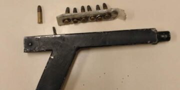 Un alumno de 16 años llevó un arma a la escuela y las autoridades activaron el protocolo