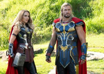 El considerado gesto de Chris Hemsworth antes de besar a Natalie Portman en Thor