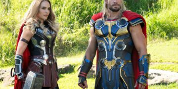 El considerado gesto de Chris Hemsworth antes de besar a Natalie Portman en Thor