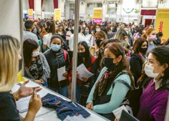 El empleo registrado creció en abril un 4,8%