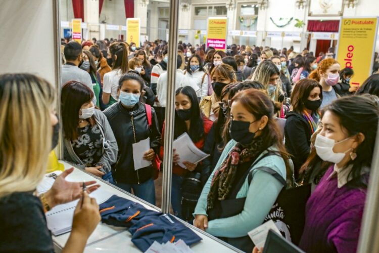 El empleo registrado creció en abril un 4,8%