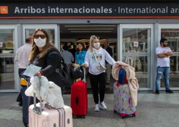 Anticipan que Batakis trabaja en un tipo de cambio diferenciado para turistas