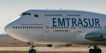 Prohíben que los iraníes y venezolanos del avión puedan salir de Argentina