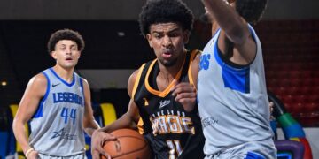 Ferguson refuerzo de Atenas