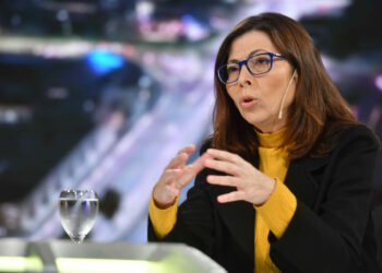 Batakis: «El derecho a viajar colisiona con la generación de puestos de trabajo»