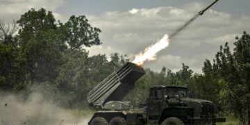 Rusia bombardea las últimas ciudades del este ucraniano