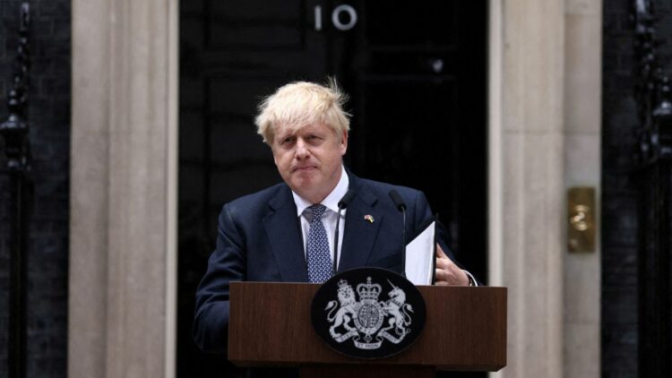 Johnson anunció su dimisión ante el vacío de su Ejecutivo