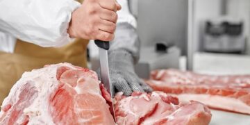 Preguntó el precio de un corte por WhatsApp y el carnicero le respondió de la peor manera