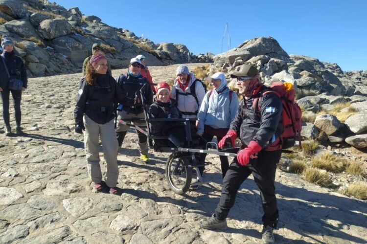 Subió al Champaquí gracias a los servicios del turismo accesible