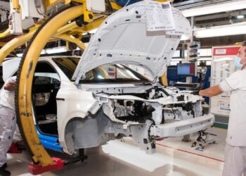 Impulsado por el sector automotriz, la actividad industrial creció en junio 4,5%