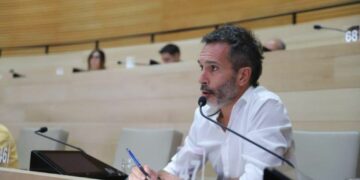 Cossar se pronunció en contra de la re-re y apuntó contra Llaryora