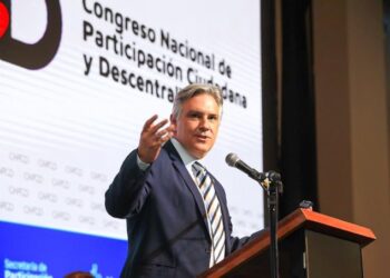 Desde la descentralización, Llaryora reivindicó su gestión