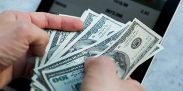 Lanzan un «dólar turista» para intentar captar divisas