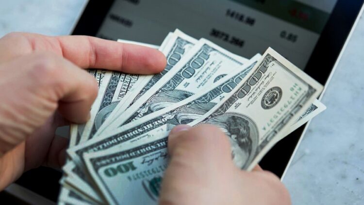 Lanzan un "dólar turista" para intentar captar divisas