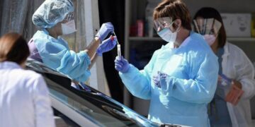 Coronavirus: La OMS afirmó que la pandemia está «lejos de haber terminado»