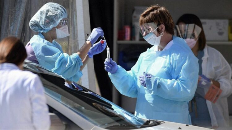 Coronavirus: La OMS afirmó que la pandemia está "lejos de haber terminado"