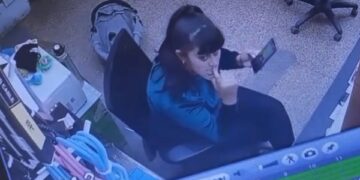 Una mujer vivió una escalofriante e inexplicable experiencia mientras trabaja