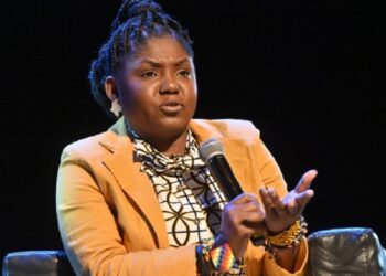 «A favor de los nadies»