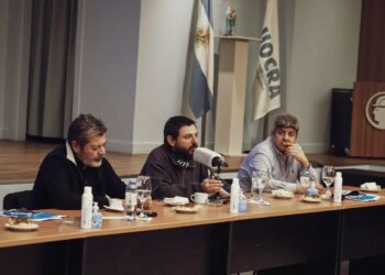 Los movimientos sociales y los gremios se enfrentan a Batakis