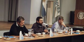 Los movimientos sociales y los gremios se enfrentan a Batakis