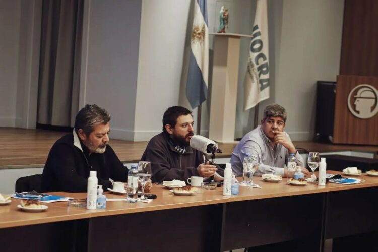 Los movimientos sociales y los gremios se enfrentan a Batakis