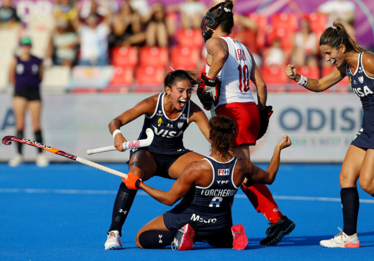 Argentina goleó y se clasificó a cuartos de final
