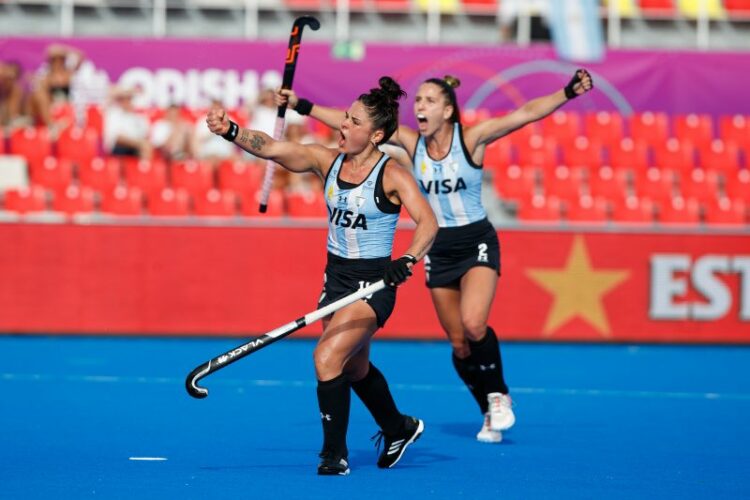 Las Leonas golearon a España